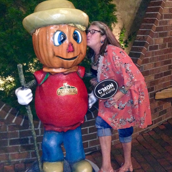 Meet your Posher, Pamela - Picture 3 of 4